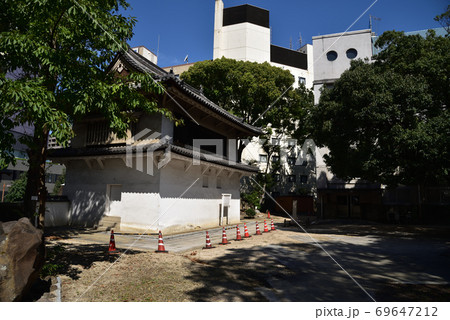【日本百名城】岡山城西の丸西手櫓と旧内山下小学校の校庭 岡山県岡山市北区 【日本百名城】岡山城西の丸西手櫓と旧内山下小学校の校庭 岡山県岡山市北区 69647212