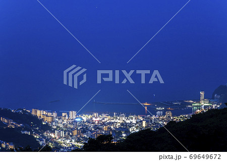 静岡県熱海市の夜景 滝知山展望台からの夜景 の写真素材