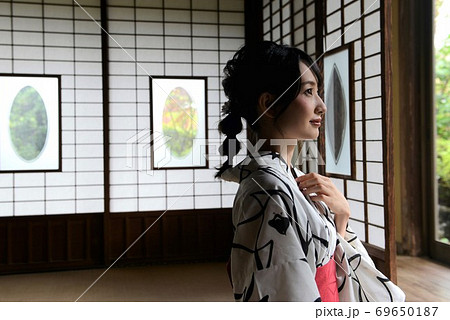 美しい日本人女性の浴衣姿の写真素材
