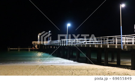 夜中の桟橋 69655849