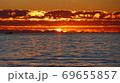 オーストラリアのビーチ 日没後 69655857