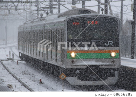 雪の日の宇都宮線205系(元埼京線車両:宇都宮⇔黒磯) 雪の日の宇都宮線205系(元埼京線車両:宇都宮⇔黒磯) 69656295