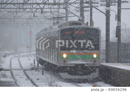 雪の日の宇都宮線205系(元埼京線車両:宇都宮⇔黒磯) 雪の日の宇都宮線205系(元埼京線車両:宇都宮⇔黒磯) 69656296