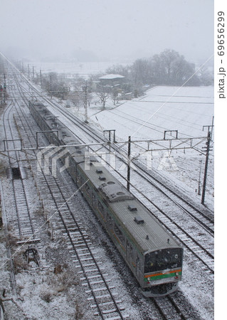 雪の日の宇都宮線205系(元埼京線車両:宇都宮⇔黒磯) 雪の日の宇都宮線205系(元埼京線車両:宇都宮⇔黒磯) 69656299
