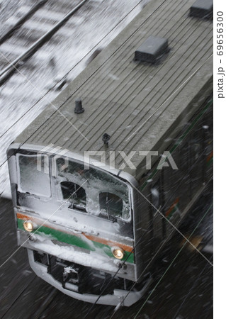雪の日の宇都宮線205系(元埼京線車両:宇都宮⇔黒磯) 雪の日の宇都宮線205系(元埼京線車両:宇都宮⇔黒磯) 69656300
