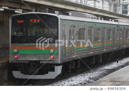 雪の日の宇都宮線205系(元埼京線車両:宇都宮⇔黒磯) 雪の日の宇都宮線205系(元埼京線車両:宇都宮⇔黒磯) 69656304