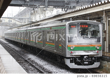 雪の日の宇都宮線205系(元埼京線車両:宇都宮⇔黒磯) 雪の日の宇都宮線205系(元埼京線車両:宇都宮⇔黒磯) 69656315