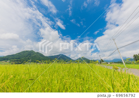 田舎の田園大空イメージ 背景素材の写真素材