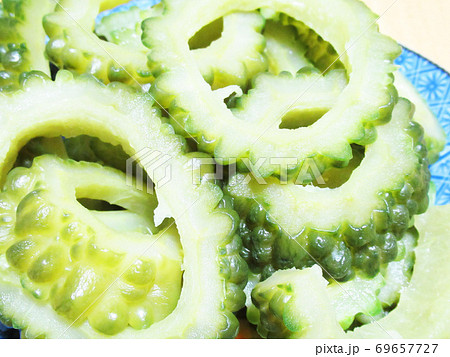 ゴーヤの輪切り ゴーヤの輪切り 69657727