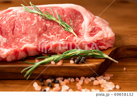 国産牛肉　サーロイン 69658132