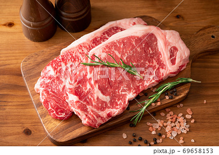 国産牛肉　サーロイン 69658153