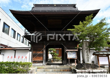 初秋の木曽福島　古い街並 69659038