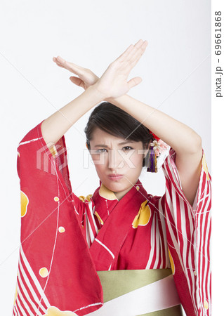 バツマークポーズ バツマークポーズ 69661868
