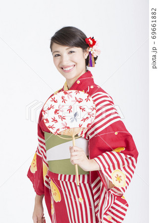 浴衣女性のポートレート 69661882