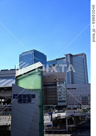 大阪駅前とエレベーター塔 69663046