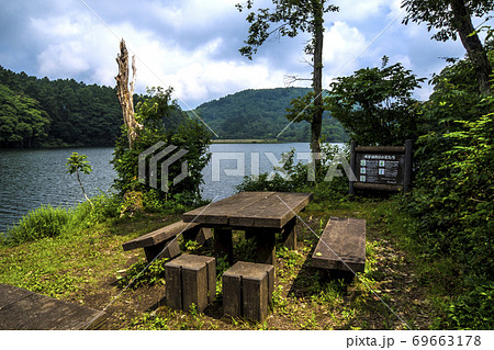 信州 長野県飯山市斑尾高原 夏の希望湖の写真素材