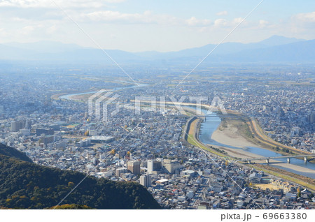 金華山から眺めた長良川（岐阜県岐阜市） 69663380