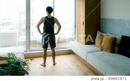 男性のポートレイト 69663871