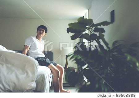男性のポートレイト 69663888