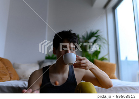 男性のポートレイト 69663915