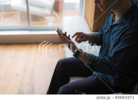 男性のポートレイト 69663971