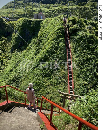 奥尻島 宮津弁天宮の階段 奥尻島 宮津弁天宮の階段 69664071