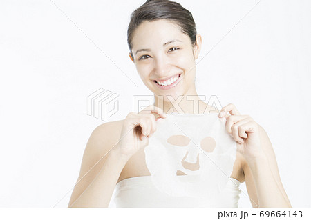 面對包裝的女性-照片素材（圖片） [69664143] - PIXTA圖庫