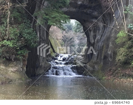清水渓流　濃溝の滝　亀岩の洞窟 69664740