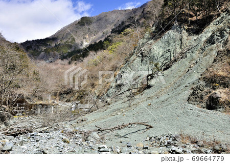 丹沢山地の風景 寄沢の崩落 丹沢山地の風景 寄沢の崩落 69664779