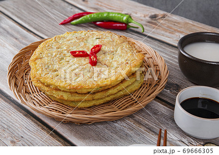 Delicious Korean food, a collection of various Korean dishes 290 69666305