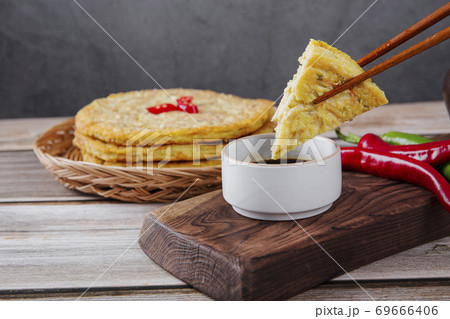 Delicious Korean food, a collection of various Korean dishes 289 69666406