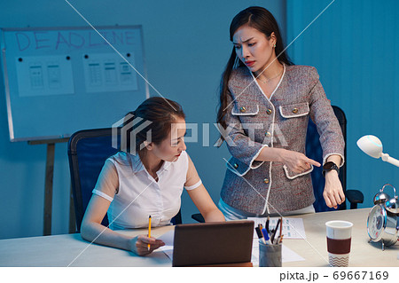 Manager hurrying up designer Manager hurrying up designer 69667169