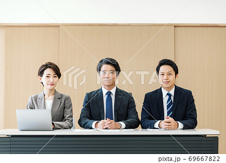 試験官のポートレート 試験官のポートレート 69667822
