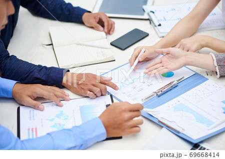 Entrepreneurs discussing report 69668414