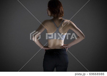 女性　　アスリート　スポーツ 69668986