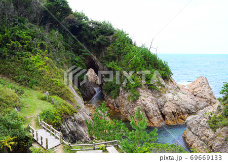 水尻洞門【山陰海岸ジオパーク】 水尻洞門【山陰海岸ジオパーク】 69669133