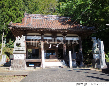 西八幡神社・拝殿 広島市指定重要有形文化財(広島市安佐北区狩留家町) 西八幡神社・拝殿 広島市指定重要有形文化財(広島市安佐北区狩留家町) 69670682