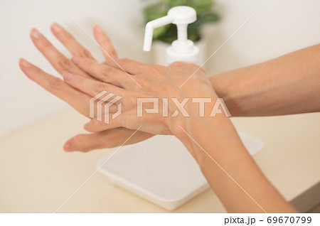 コロナ対策玄関で手の消毒除菌 コロナ対策玄関で手の消毒除菌 69670799