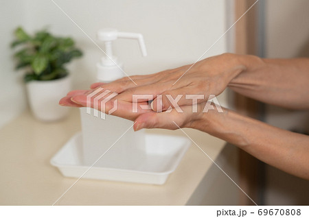 コロナ対策玄関で手の消毒除菌 コロナ対策玄関で手の消毒除菌 69670808