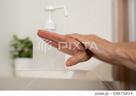 コロナ対策玄関で手の消毒除菌 コロナ対策玄関で手の消毒除菌 69670814