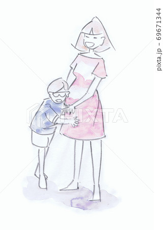 お腹にいる赤ちゃんの音を聞く子供と妊婦のスケッチ 69671344