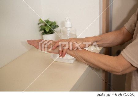 コロナ対策玄関先で除菌ジェル コロナ対策玄関先で除菌ジェル 69671650