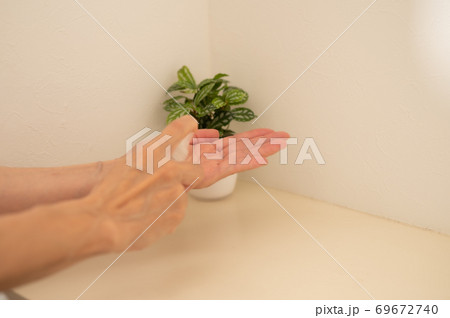 コロナ対策持ち運び用小型アルコール除菌スプレー 69672740