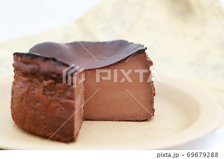 チョコレートケーキ／ケーキ断面 69679288