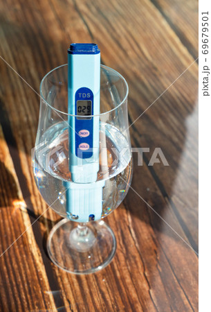 TDS meter in glass to determine quality water. TDS meter in glass to determine quality water. 69679501