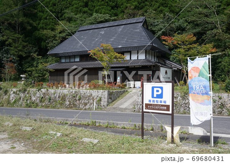 山県鏡野町にある「かがみの近代美術館」 山県鏡野町にある「かがみの近代美術館」 69680431
