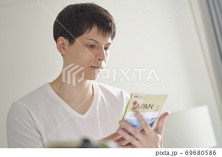 外国人旅行者　男性 69680586