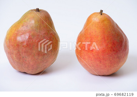 赤い洋梨の写真(国産) 赤い洋梨の写真(国産) 69682119