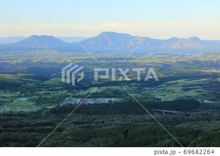 瀬の本高原より阿蘇山を臨む 瀬の本高原より阿蘇山を臨む 69682264