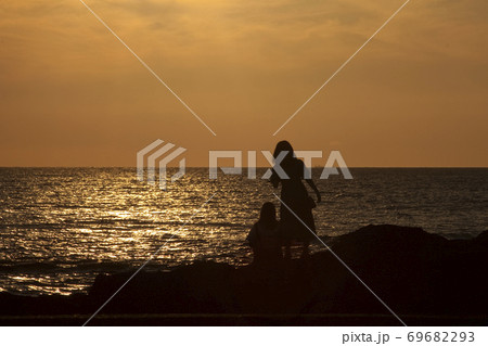 夕暮れの友達 夕暮れの友達 69682293